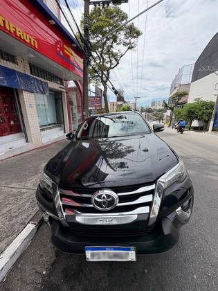 TOYOTA HILUX SW4 2.8 SRX 4X4 7 LUGARES 16V TURBO INTERCOOLER DIESEL 4P AUTOMÁTICO TOYOTA HILUX SW4 2.8 SRX 4X4 7 LUGARES 16V TURBO INTERCOOLER DIESEL 4P AUTOMÁTICO